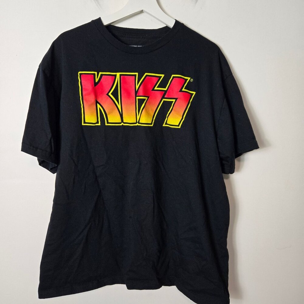 KISS Men's Size XL Flame Graphic Band Short Sleeve Shirt
